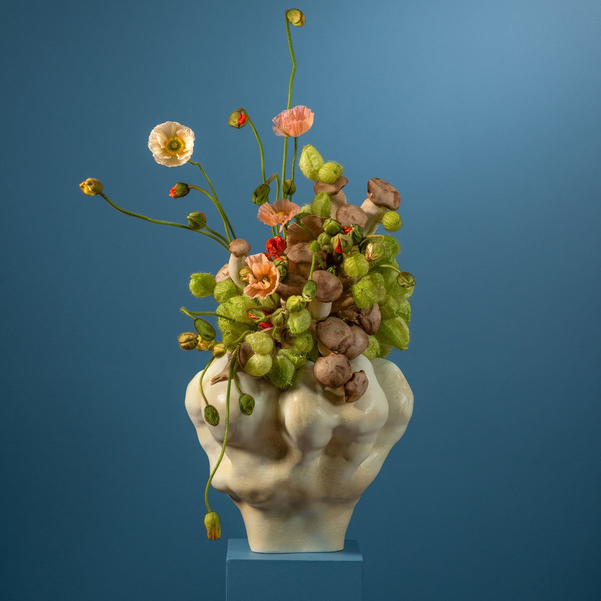 Timna Vase Latte Extra-Short lifestyle shot