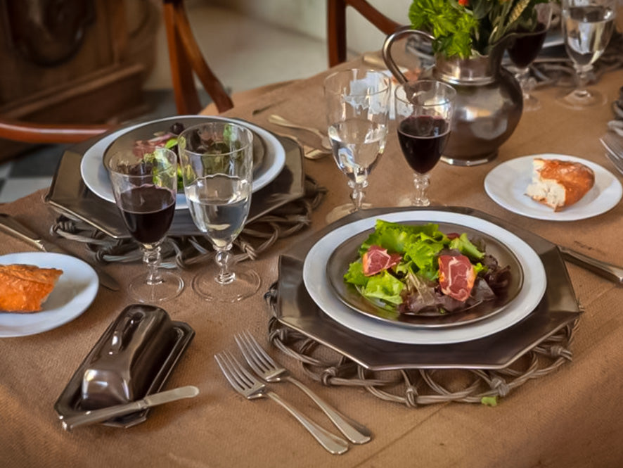 What is Pewter Dinnerware?