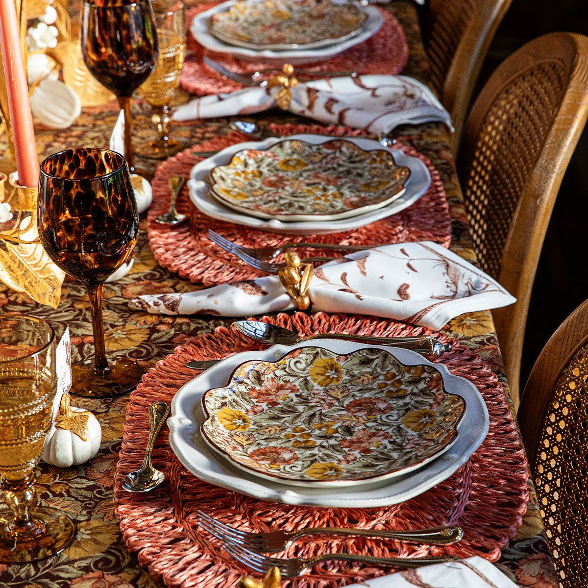 Puro Wine Glass Tortoiseshell, close-up detail