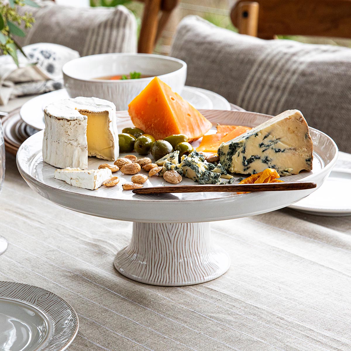 Juliska Blenheim Oak Cake Stand, scale reference