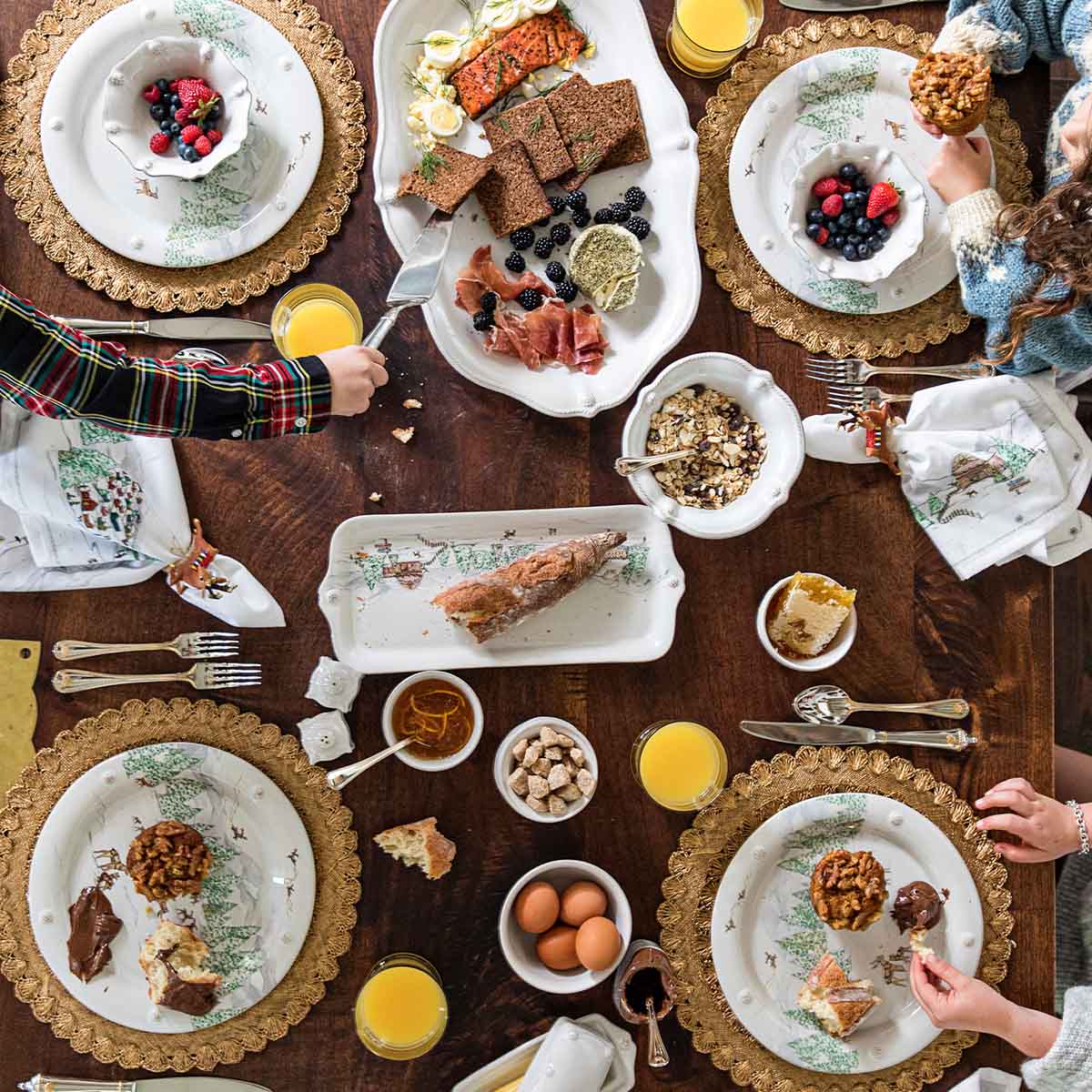 Juliska Berry & Thread North Pole 16-Piece Place Setting