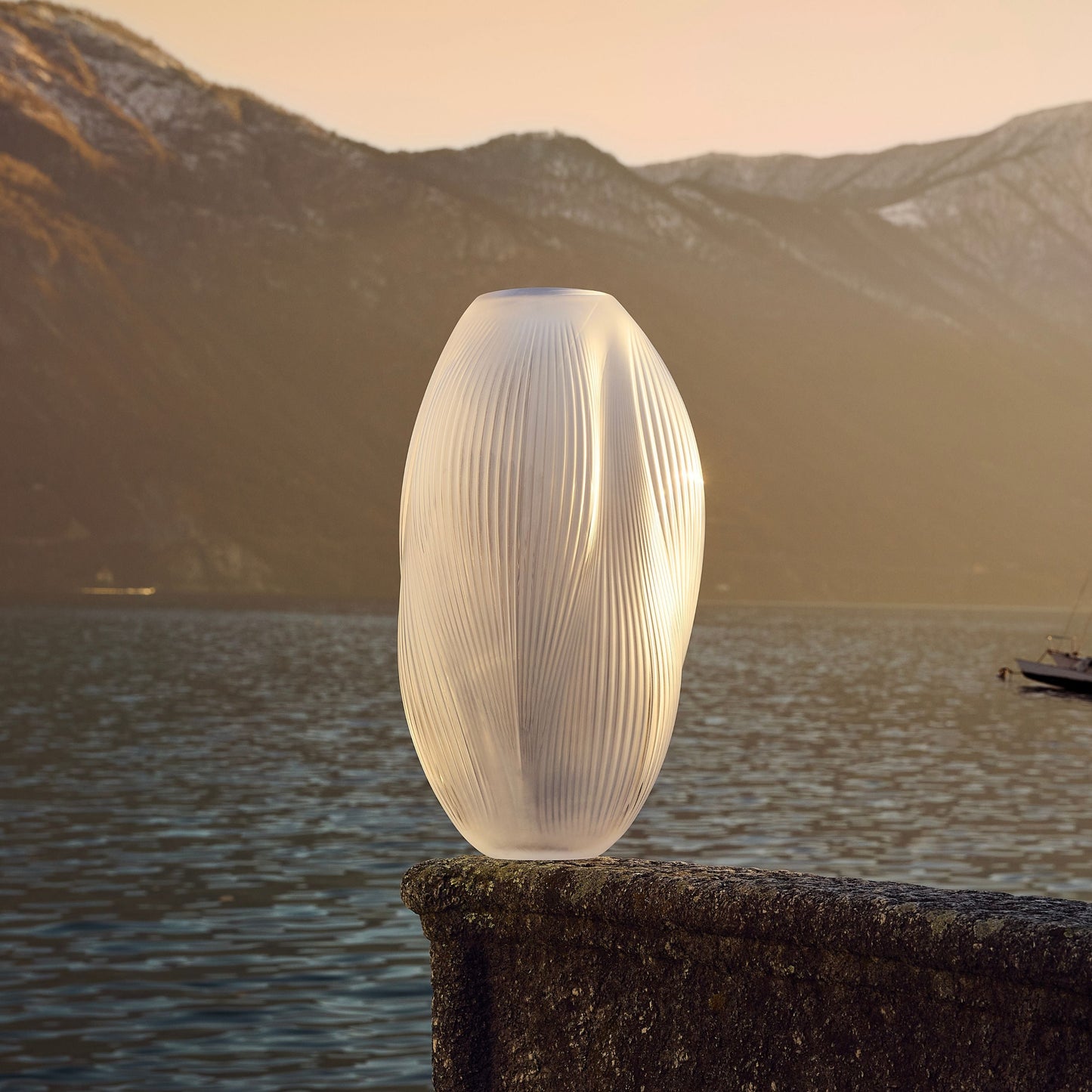Lalique Alize Vase XL Clear lifestyle