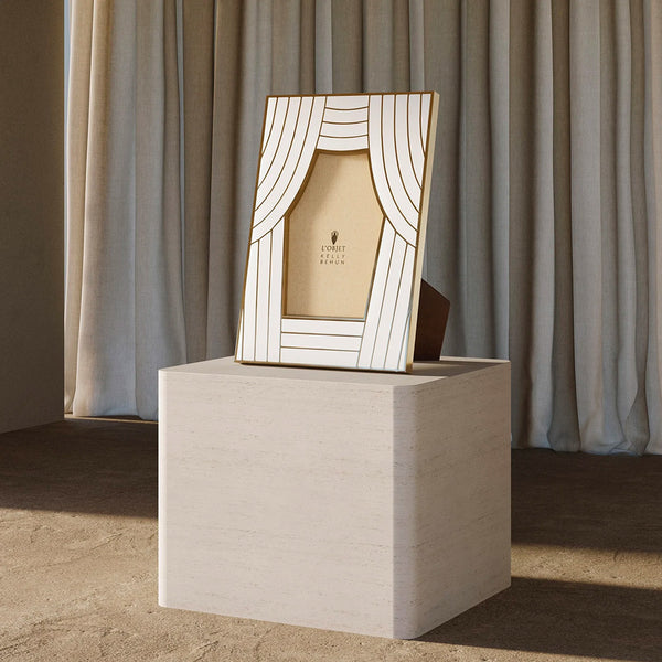 L'OBJET Kelly Behun Curtain Up Frame